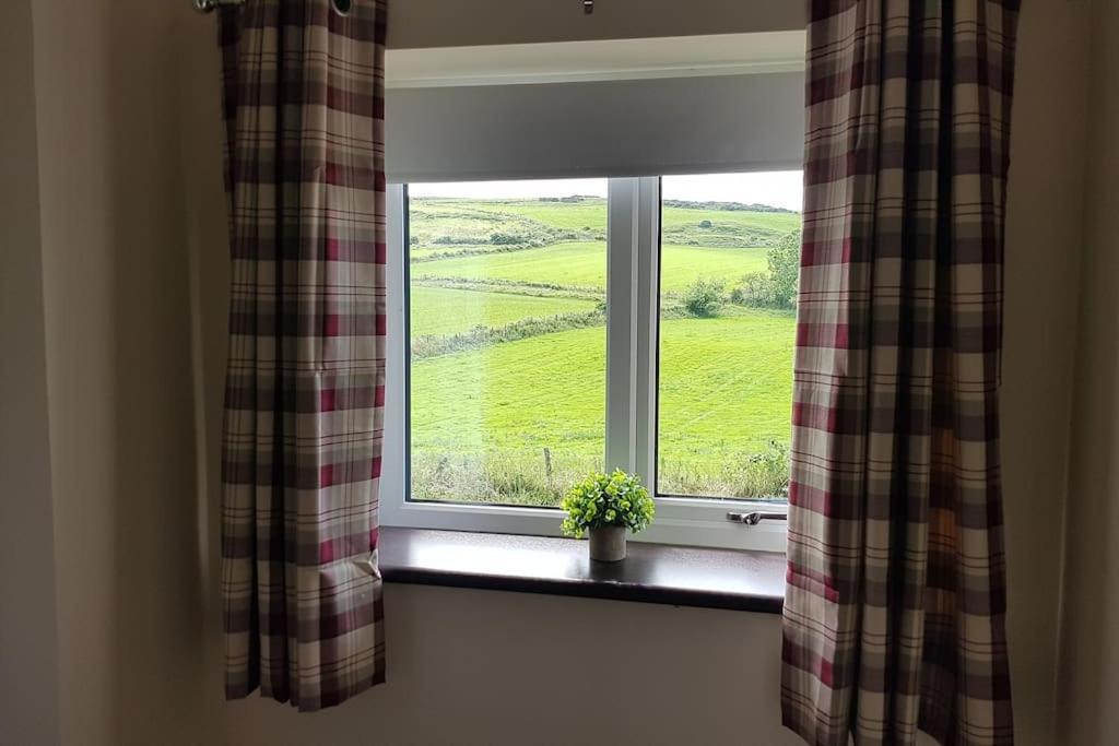 Mcconaghys Glenside Farmhouse Whitepark Bay Ballintoy Eksteriør billede