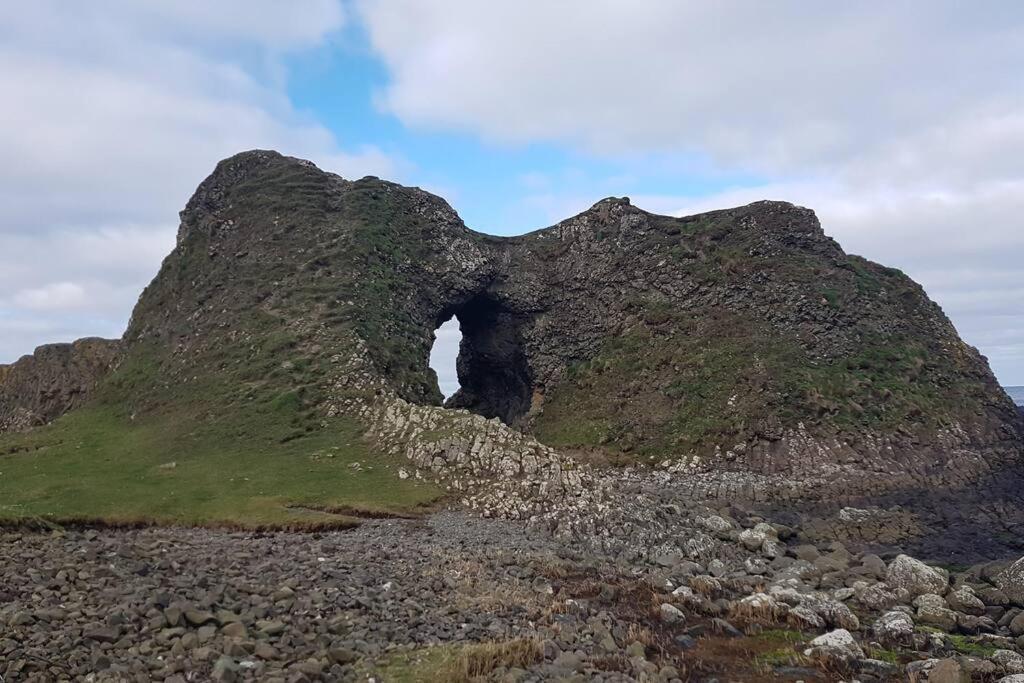 Mcconaghys Glenside Farmhouse Whitepark Bay Ballintoy Eksteriør billede
