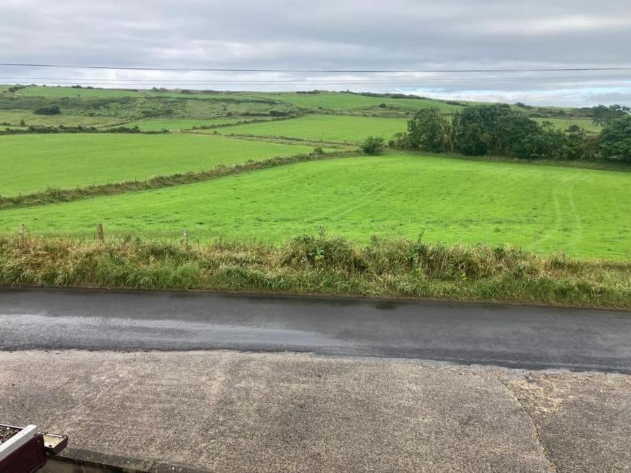 Mcconaghys Glenside Farmhouse Whitepark Bay Ballintoy Eksteriør billede