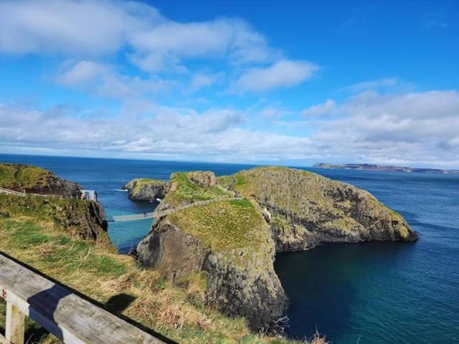 Mcconaghys Glenside Farmhouse Whitepark Bay Ballintoy Eksteriør billede